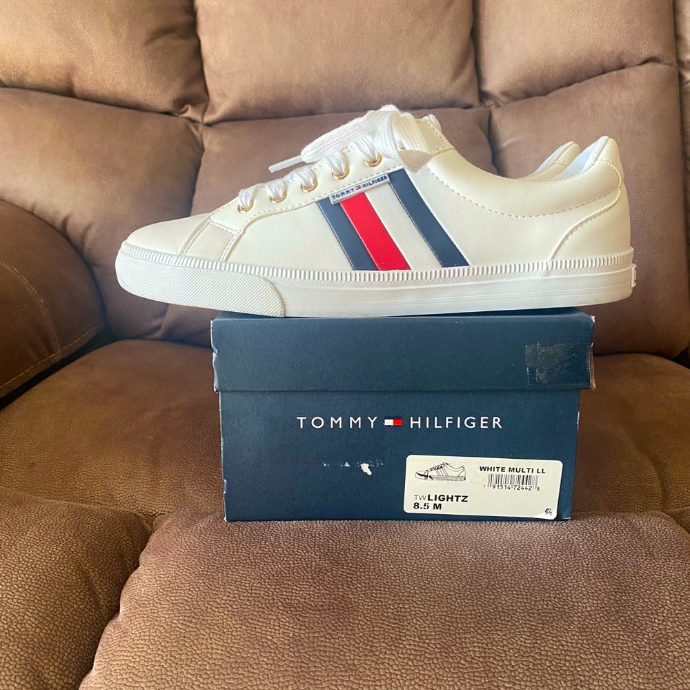 Tommy Hilfiger Lights Sneakers-Size 8.5